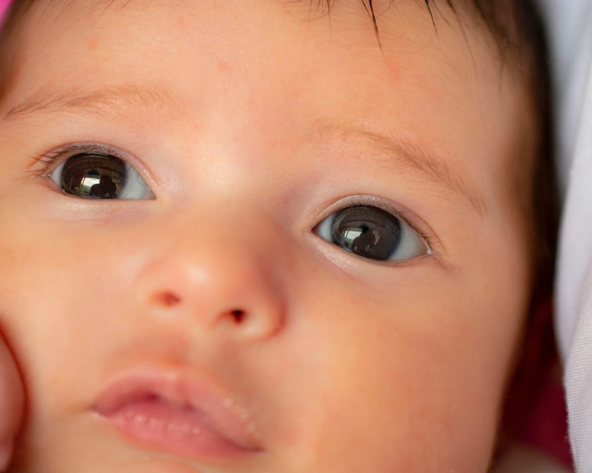 afbeelding blije baby met hypnobirthing