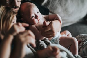 ouders met rustige hypnobirth baby